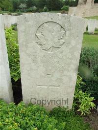 Etaples Military Cemetery - Russell, R